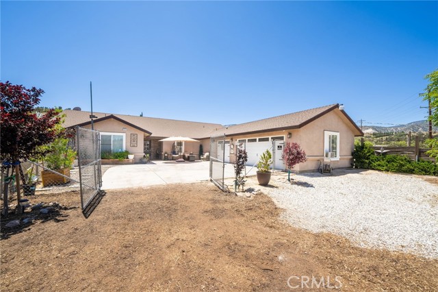 Detail Gallery Image 3 of 38 For 7575 Rancho Rd, Pinon Hills,  CA 92372 - 4 Beds | 3 Baths