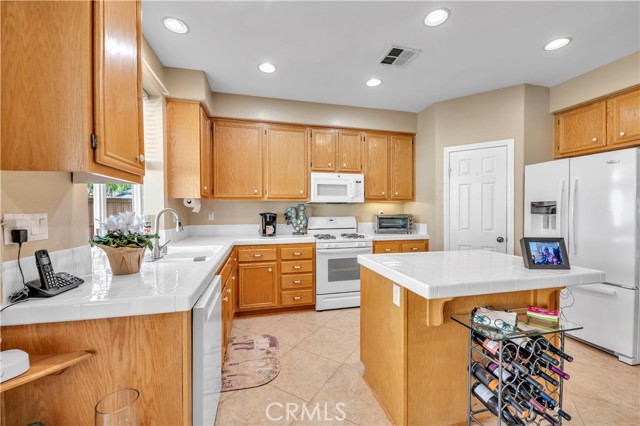 Detail Gallery Image 8 of 44 For 23832 Barberry, Murrieta,  CA 92562 - 3 Beds | 3 Baths