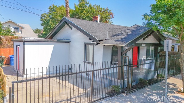 Detail Gallery Image 2 of 46 For 1327 Exposition Bld, Los Angeles,  CA 90018 - 2 Beds | 2 Baths