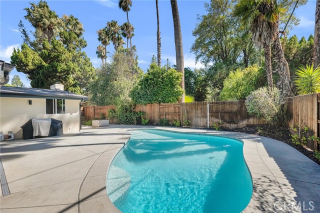 4941 Rigoletto Street, Woodland Hills CA: https://media.crmls.org/medias/baa472c6-564e-41b1-af31-cb9e689d171b.jpg