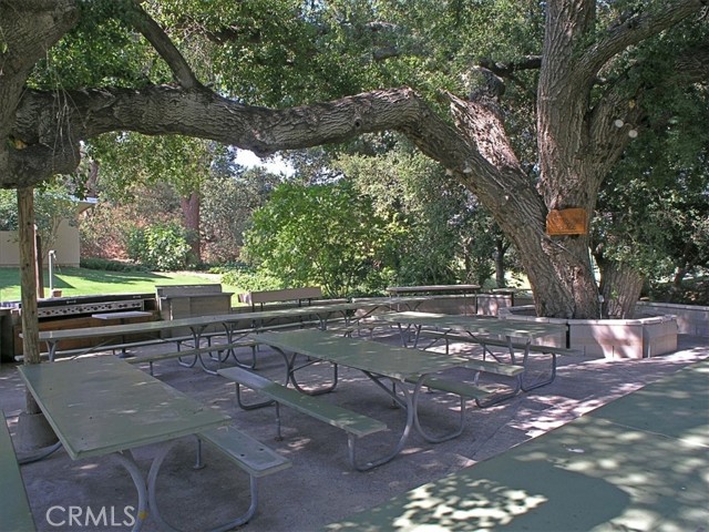 19207 Avenue Of The Oaks, Newhall CA: https://media.crmls.org/medias/baa52d20-7906-4908-9de1-07543d30fafb.jpg