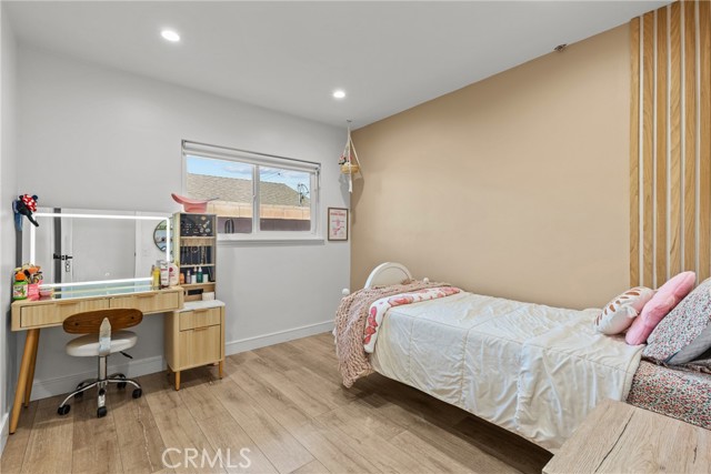 240 W Gainsborough Road, Thousand Oaks CA: https://media.crmls.org/medias/baa57c86-68d6-4a85-b5c2-03427e9b3bdf.jpg