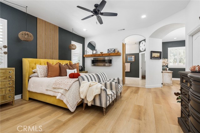 Beautiful Primary suite w walk in closet, adjoining room with access to backyard