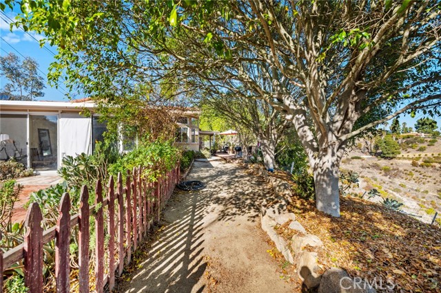 2311 Rose Road, Fallbrook CA: https://media.crmls.org/medias/baa608e0-c699-424f-bb00-46ea74fa3f10.jpg