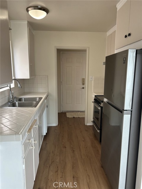 kitchen to main entrance