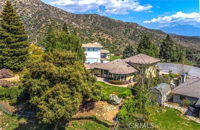13046 Oak Crest Drive, Yucaipa CA: https://media.crmls.org/medias/baa723bd-bf5c-43a5-a394-6d9c08ea4263.jpg