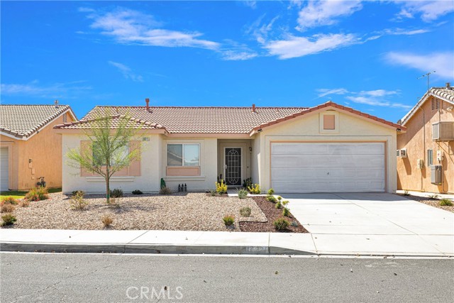 Detail Gallery Image 1 of 43 For 14221 Surrey Ct, Victorville,  CA 92394 - 3 Beds | 2 Baths