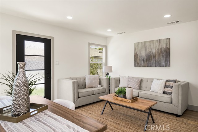 2510 Termino Avenue, Long Beach CA: https://media.crmls.org/medias/baa79b35-bcb9-4af1-98be-71507d38689c.jpg