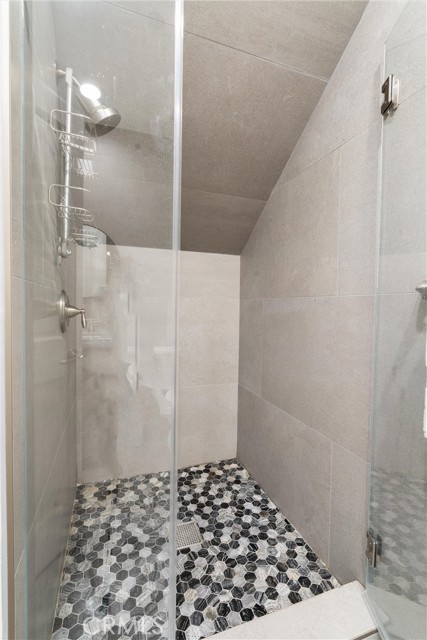 302 Carnation Avenue, Corona del Mar CA: https://media.crmls.org/medias/baa85023-0908-45f5-89df-92d1d87e9723.jpg