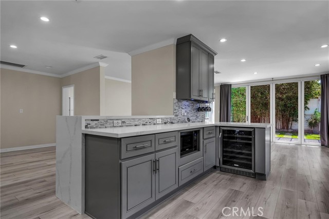 17900 Bullock Street, Encino CA: https://media.crmls.org/medias/baa91d74-8521-4f6f-9dde-23433a2ba6c3.jpg