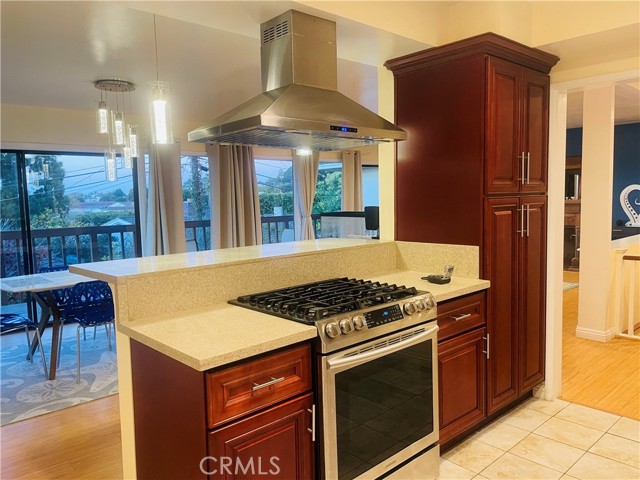 Detail Gallery Image 3 of 16 For 705 Yarmouth Rd, Palos Verdes Estates,  CA 90274 - 4 Beds | 3 Baths