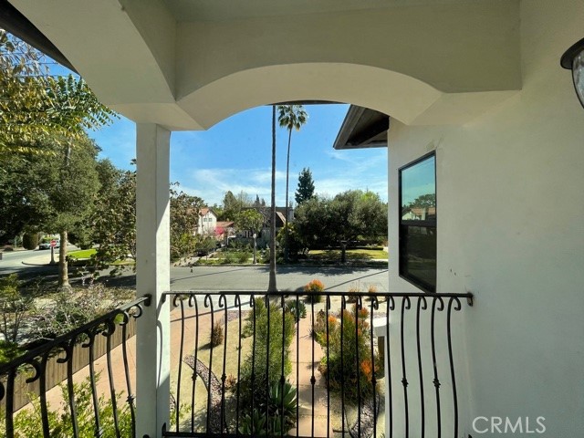 Detail Gallery Image 10 of 15 For 1717 Oakdale St, Pasadena,  CA 91106 - 4 Beds | 5 Baths