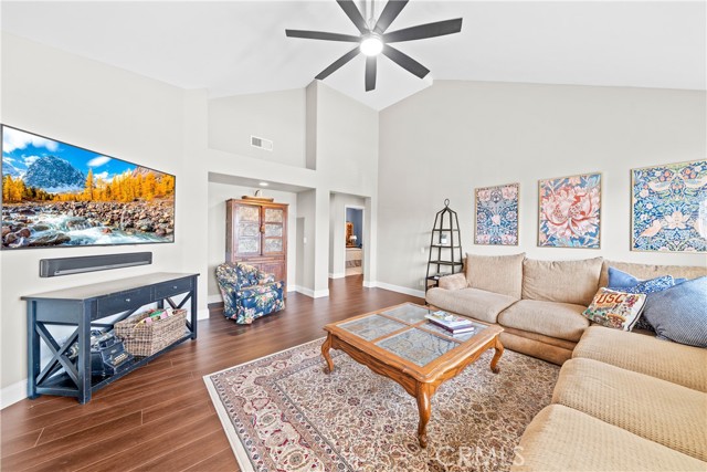 22432 Rosebriar, Mission Viejo CA: https://media.crmls.org/medias/baae1f8b-9da8-4881-beba-e46d2c7b78a6.jpg