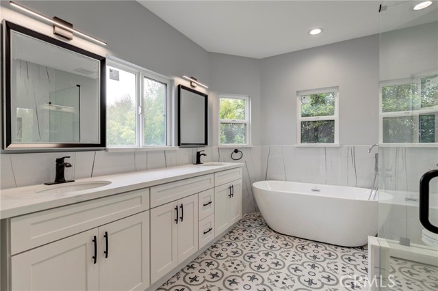 Detail Gallery Image 71 of 74 For 1241 Meadowbrook Ave, Los Angeles,  CA 90019 - 3 Beds | 2/1 Baths