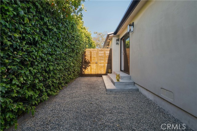 133 N La Jolla Avenue, Los Angeles CA: https://media.crmls.org/medias/baae878c-252c-41b1-8fe0-1250d038cac3.jpg
