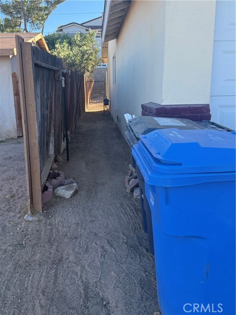 Detail Gallery Image 8 of 21 For 1812 Calico, Barstow,  CA 92311 - 4 Beds | 1/1 Baths