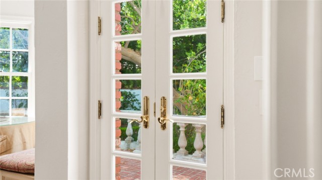 Detail Gallery Image 14 of 74 For 4548 Ellenboro, Woodland Hills,  CA 91364 - 4 Beds | 4/1 Baths