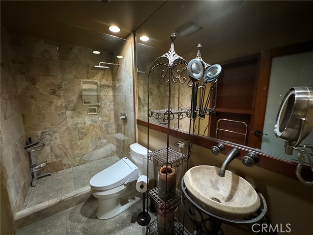 Detail Gallery Image 12 of 18 For 5211 Marina Pacifica Dr #229,  Long Beach,  CA 90803 - 1 Beds | 1 Baths