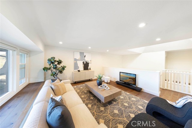 Detail Gallery Image 38 of 56 For 16 Lucerne, Newport Beach,  CA 92660 - 4 Beds | 3/1 Baths
