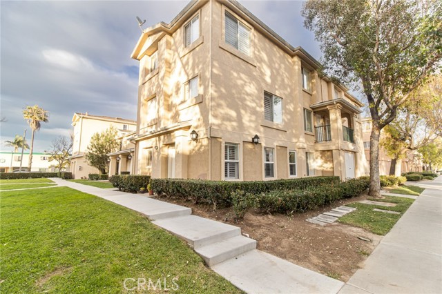 Detail Gallery Image 18 of 27 For 1061 Harbor Heights #B,  Harbor City,  CA 90710 - 3 Beds | 2/1 Baths