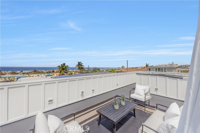 924 17th St, Hermosa Beach CA: https://media.crmls.org/medias/bab20d5f-0351-4907-97e2-9ff0fc65f616.jpg