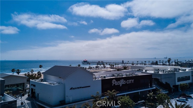 19209 Tideline Court, Huntington Beach CA: https://media.crmls.org/medias/bab32946-bab9-478a-a8a6-297fa14c07d0.jpg