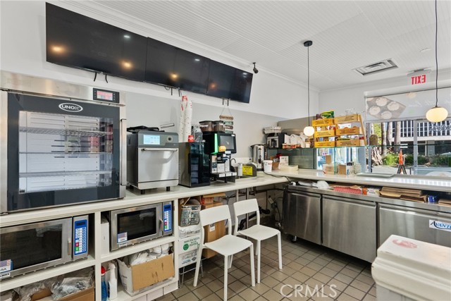 5466 Wilshire Boulevard, Los Angeles CA: https://media.crmls.org/medias/bab3601b-ce2d-4857-b3c6-a10dfd128dc7.jpg