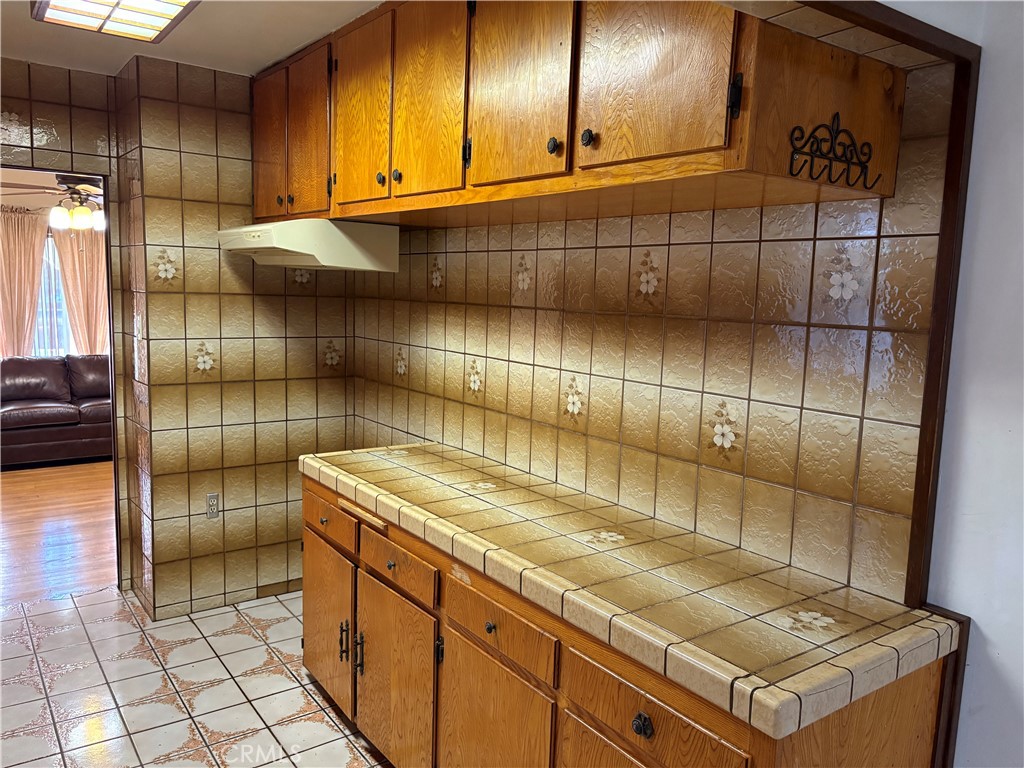 https://media.crmls.org/medias/bab3760c-1960-49d9-8fe6-f43aca012b2d.jpg?preset=X-Large