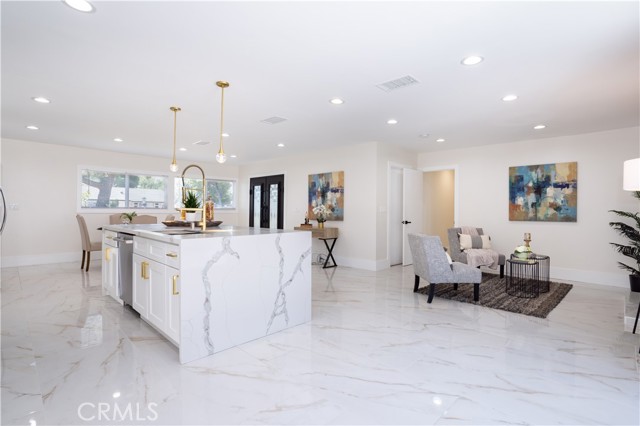 Detail Gallery Image 12 of 53 For 20133 Superior St, Chatsworth,  CA 91311 - 4 Beds | 3 Baths