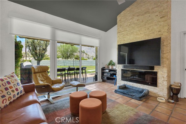 Detail Gallery Image 13 of 33 For 1013 Saint Thomas Cir, Palm Springs,  CA 92264 - 2 Beds | 2 Baths