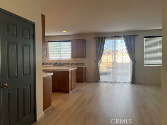 Detail Gallery Image 11 of 32 For 4111 Vahan Ct, Lancaster,  CA 93536 - 5 Beds | 3 Baths