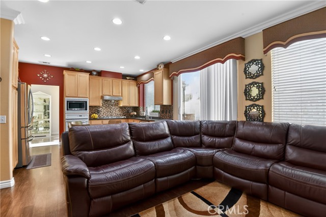 Detail Gallery Image 18 of 58 For 2621 Fallen Leaf Ct, Simi Valley,  CA 93063 - 4 Beds | 3 Baths