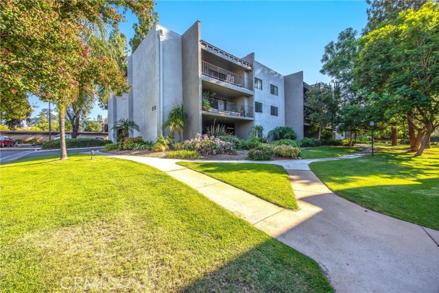 242 E Fern Ave, Redlands CA: https://media.crmls.org/medias/bab5d39b-0605-4649-9f03-3d491aedb2d5.jpg