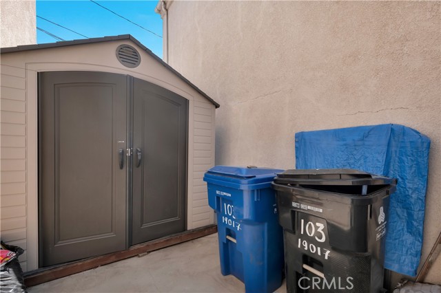 19017 Gault Street, Reseda CA: https://media.crmls.org/medias/bab6283f-5135-4d55-965c-7de88eaba5a8.jpg