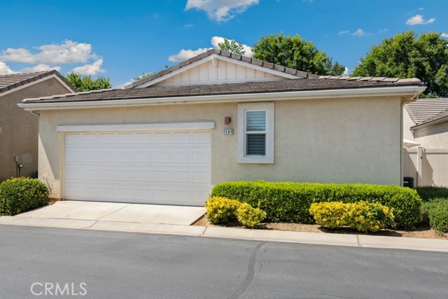1564 Four Seasons Circle, Beaumont CA: https://media.crmls.org/medias/bab66e28-31dc-45ea-a8ce-9324a6072fc7.jpg