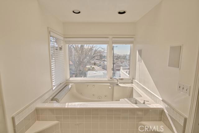 304 Avenue E, Redondo Beach, California 90277, 6 Bedrooms Bedrooms, ,4 BathroomsBathrooms,Residential,Sold,Avenue E,SB13009871