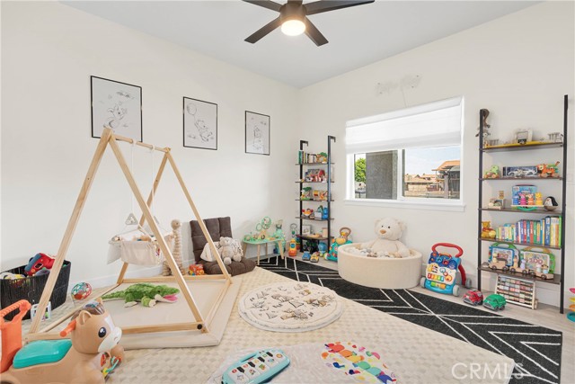 13699 Spring Valley Parkway, Victorville CA: https://media.crmls.org/medias/bab6bed9-c002-40fc-b49d-bf87cead975a.jpg