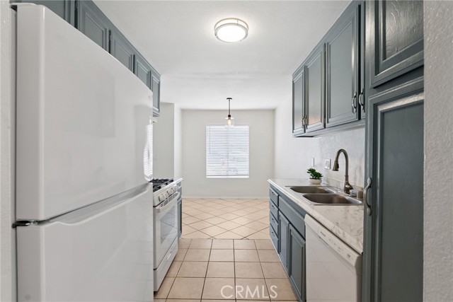 Detail Gallery Image 12 of 36 For 700 W La Veta Ave #I3,  Orange,  CA 92868 - 2 Beds | 2 Baths
