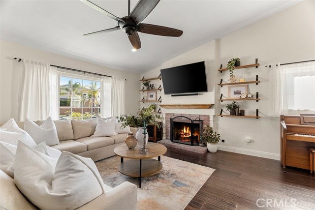 Detail Gallery Image 5 of 48 For 2107 Earnshaw Dr, Placentia,  CA 92870 - 4 Beds | 2 Baths