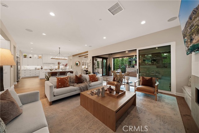 142 Salt spg, Irvine CA: https://media.crmls.org/medias/bab83461-dfb3-4c75-81a3-ad20f22a438f.jpg