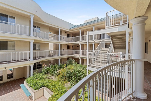 530 W Stocker Street, Glendale CA: https://media.crmls.org/medias/bab86bee-bab3-4dd5-9776-cfd1060b3487.jpg