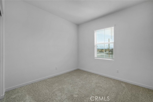 Detail Gallery Image 5 of 7 For 12175 Deborah Pl, Victorville,  CA 92392 - 3 Beds | 2 Baths