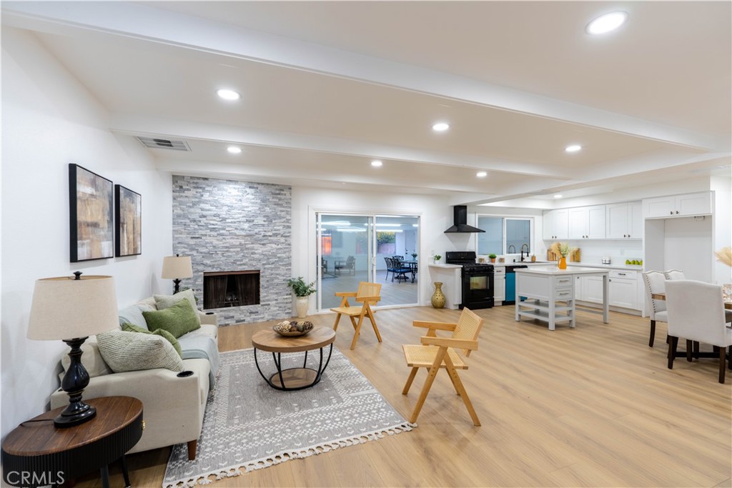 5245 N Mountain View