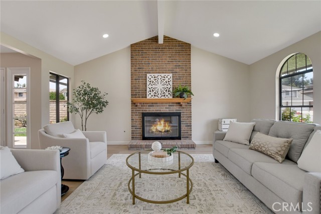 5697 Los Robles, La Verne CA: https://media.crmls.org/medias/baba2830-6d0a-470d-ab4e-a10a26371362.jpg