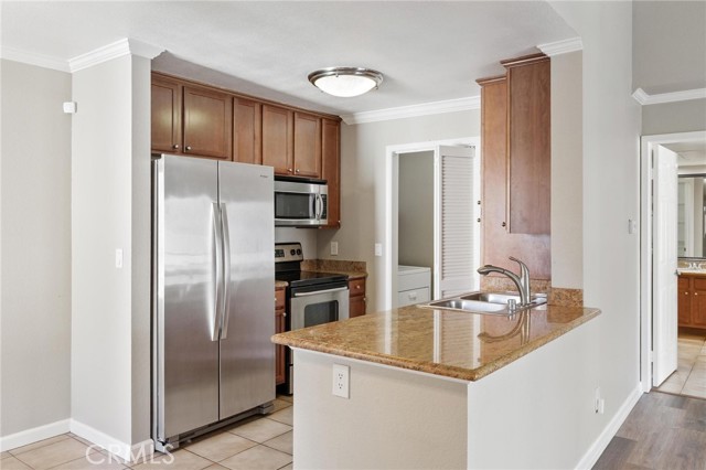 Detail Gallery Image 3 of 38 For 1027 Vista Del Cerro Unit 201, Corona,  CA 92879 - 2 Beds | 2 Baths