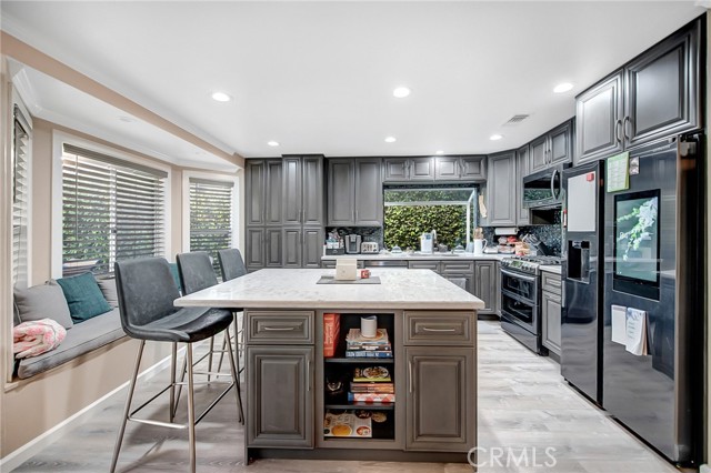 Detail Gallery Image 14 of 56 For 10 Valley Crest Rd, Simi Valley,  CA 93065 - 3 Beds | 2/1 Baths