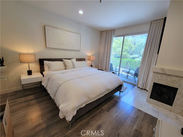 Primary BR w/balcony & view of trees! FPLC, walk in closet