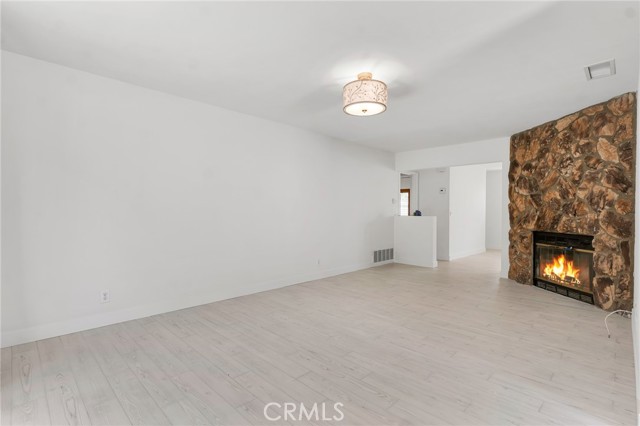 221 Acacia Lane, Newbury Park CA: https://media.crmls.org/medias/babbd0ae-0c86-4436-9ade-f5ca7965085d.jpg