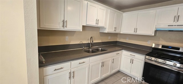 Detail Gallery Image 4 of 21 For 1633 1/2 E 85th St, Los Angeles,  CA 90001 - 5 Beds | 3 Baths