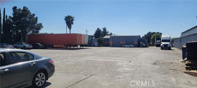 1960 S Date Avenue, Bloomington, California 92316, ,Commercial Lease,For Rent,1960 S Date Avenue,CRTR24237222